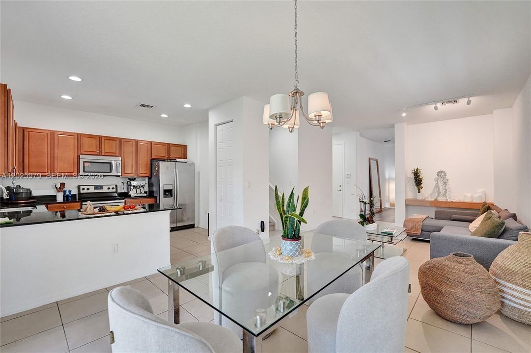 For Rent: $4,800 (4 beds, 2 baths, 2105 Square Feet)