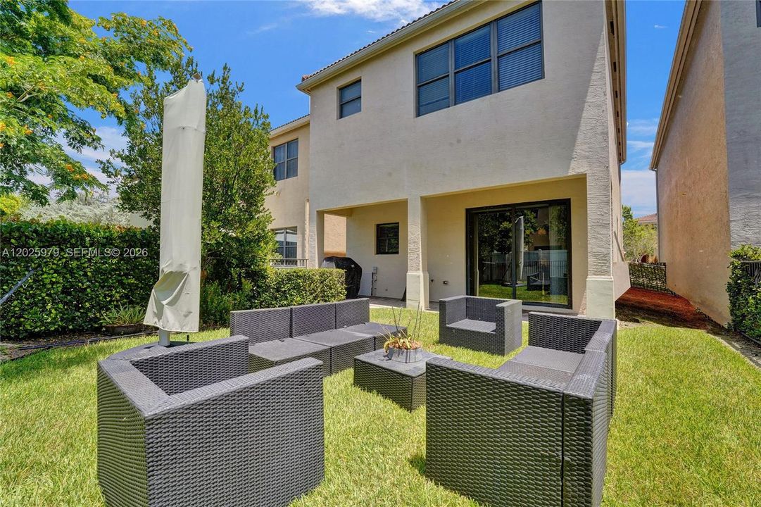 For Rent: $4,800 (4 beds, 2 baths, 2105 Square Feet)