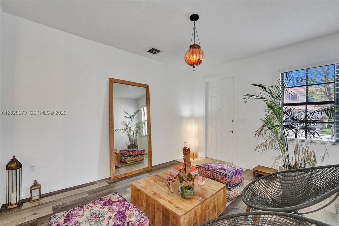 For Rent: $4,800 (4 beds, 2 baths, 2105 Square Feet)