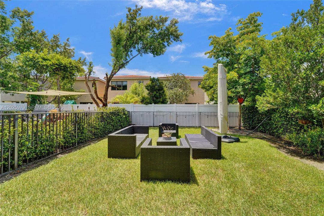 For Rent: $4,800 (4 beds, 2 baths, 2105 Square Feet)