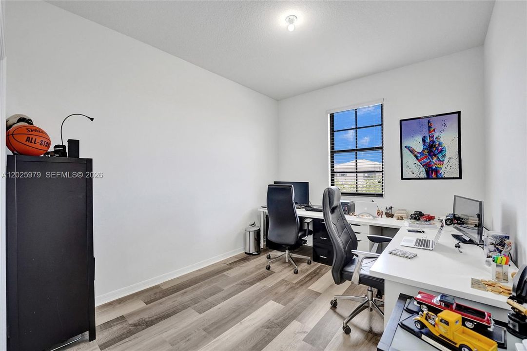 For Rent: $4,800 (4 beds, 2 baths, 2105 Square Feet)