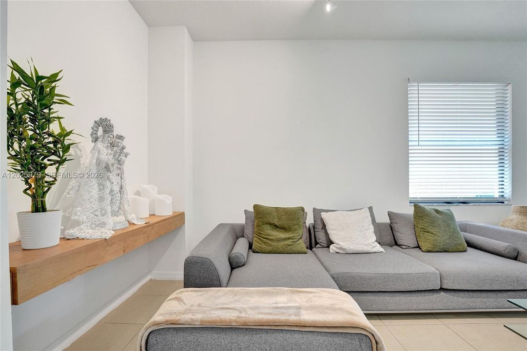 For Rent: $4,800 (4 beds, 2 baths, 2105 Square Feet)