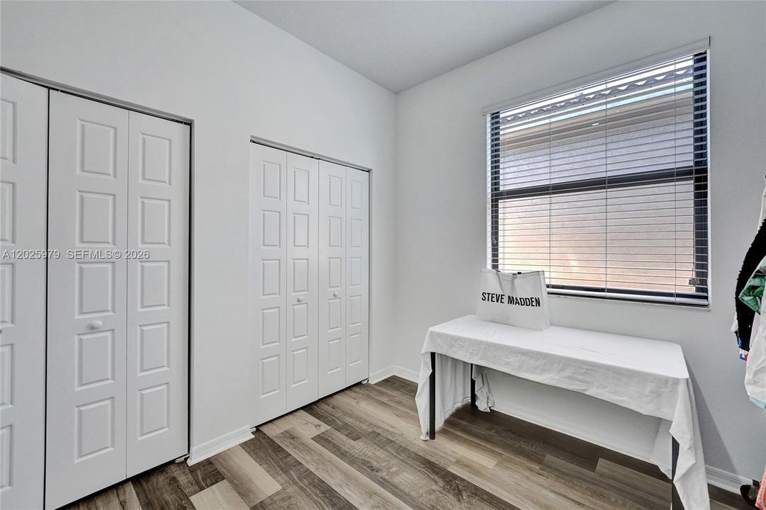 For Rent: $4,800 (4 beds, 2 baths, 2105 Square Feet)