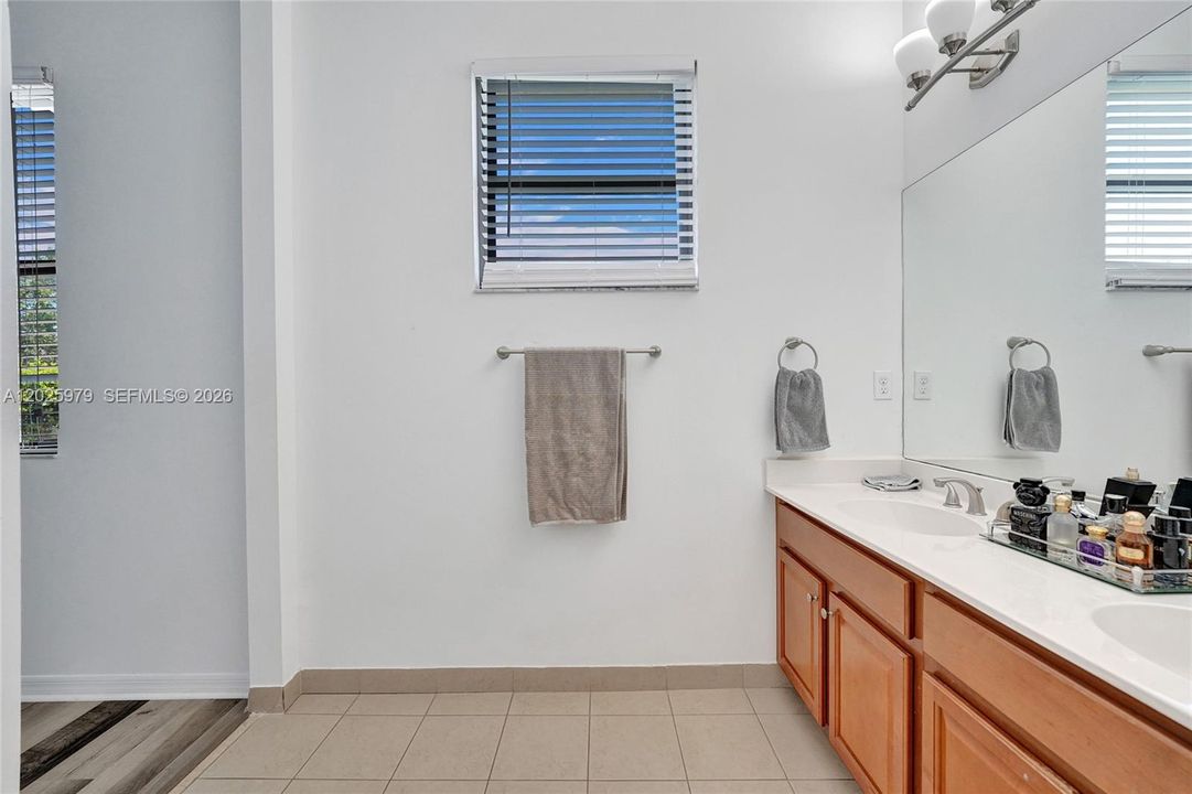 For Rent: $4,800 (4 beds, 2 baths, 2105 Square Feet)