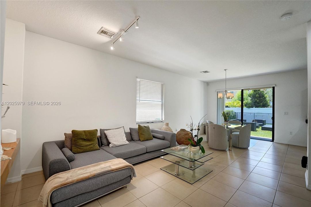 For Rent: $4,800 (4 beds, 2 baths, 2105 Square Feet)