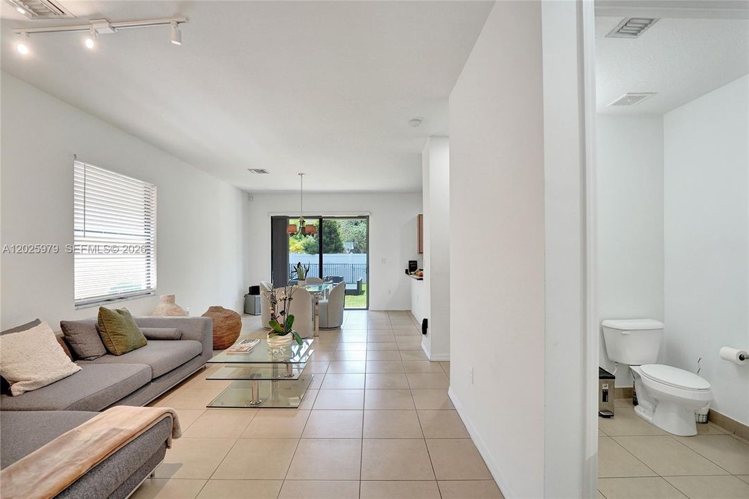 For Rent: $4,800 (4 beds, 2 baths, 2105 Square Feet)