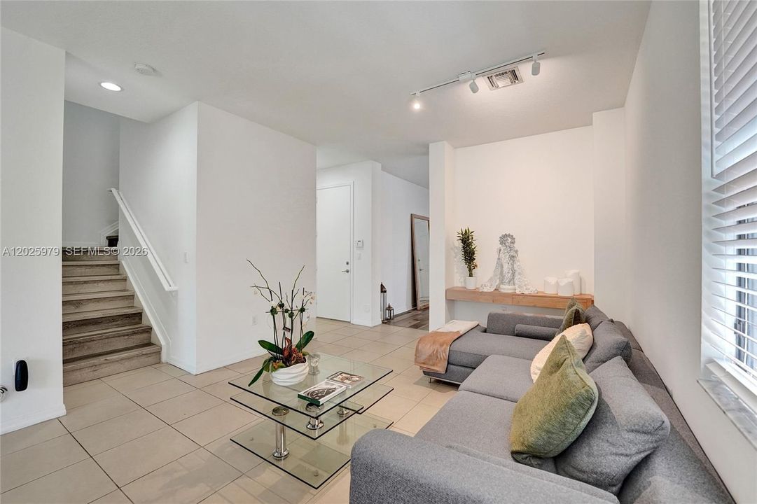 For Rent: $4,800 (4 beds, 2 baths, 2105 Square Feet)