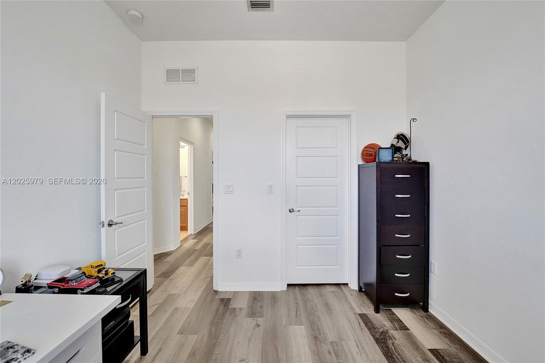For Rent: $4,800 (4 beds, 2 baths, 2105 Square Feet)