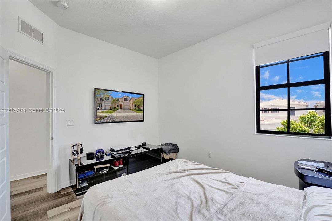 For Rent: $4,800 (4 beds, 2 baths, 2105 Square Feet)