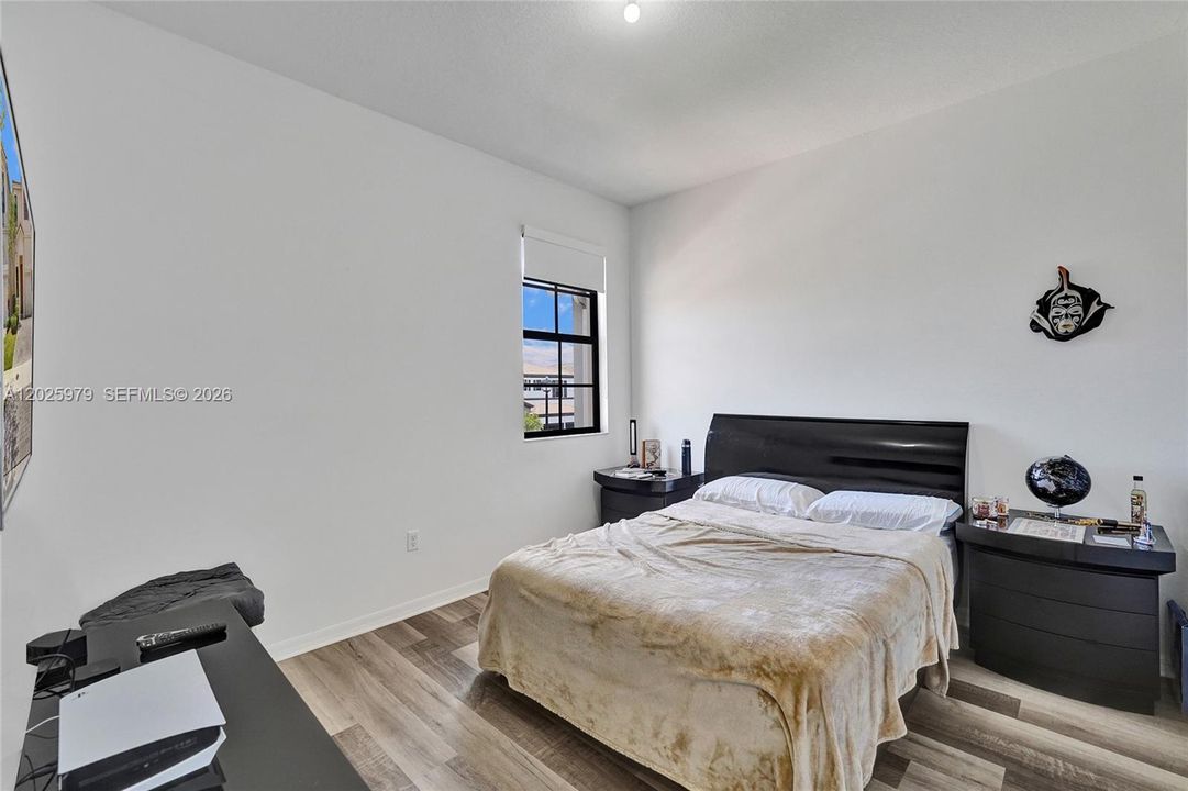 For Rent: $4,800 (4 beds, 2 baths, 2105 Square Feet)