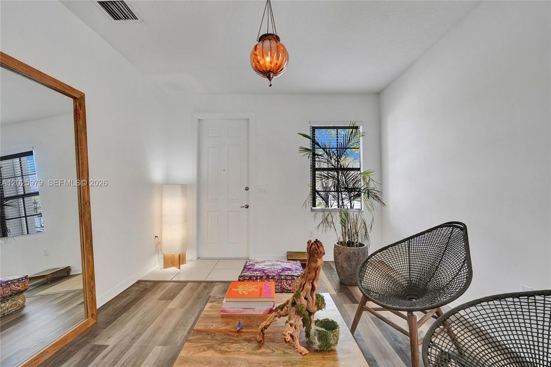 For Rent: $4,800 (4 beds, 2 baths, 2105 Square Feet)