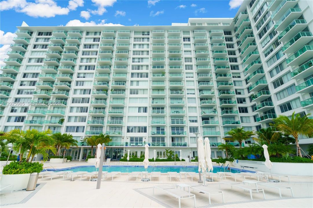 For Sale: $750,000 (1 beds, 1 baths, 852 Square Feet)
