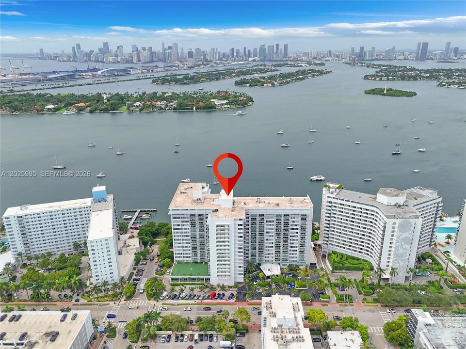 For Sale: $750,000 (1 beds, 1 baths, 852 Square Feet)