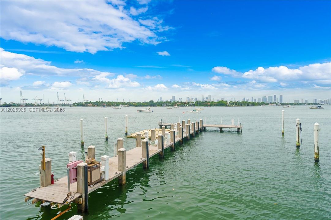 For Sale: $750,000 (1 beds, 1 baths, 852 Square Feet)
