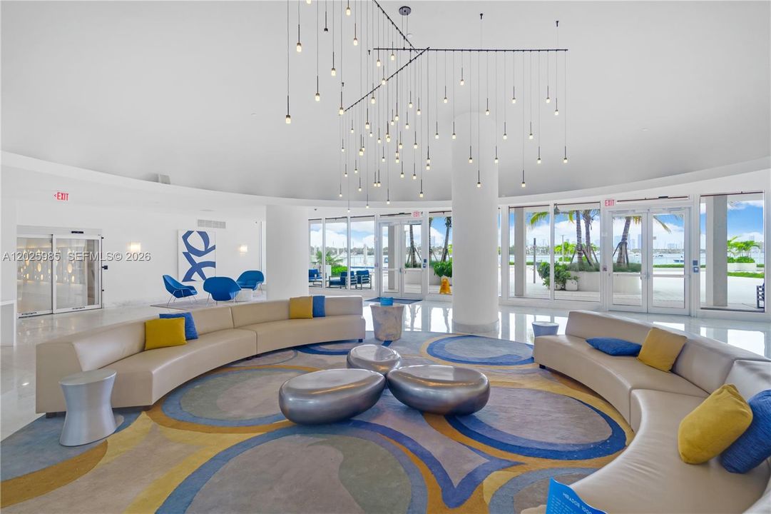 For Sale: $750,000 (1 beds, 1 baths, 852 Square Feet)
