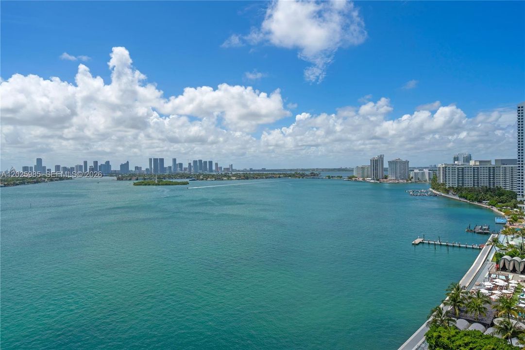 For Sale: $750,000 (1 beds, 1 baths, 852 Square Feet)