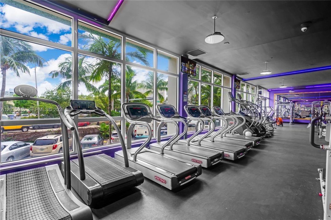 For Sale: $750,000 (1 beds, 1 baths, 852 Square Feet)