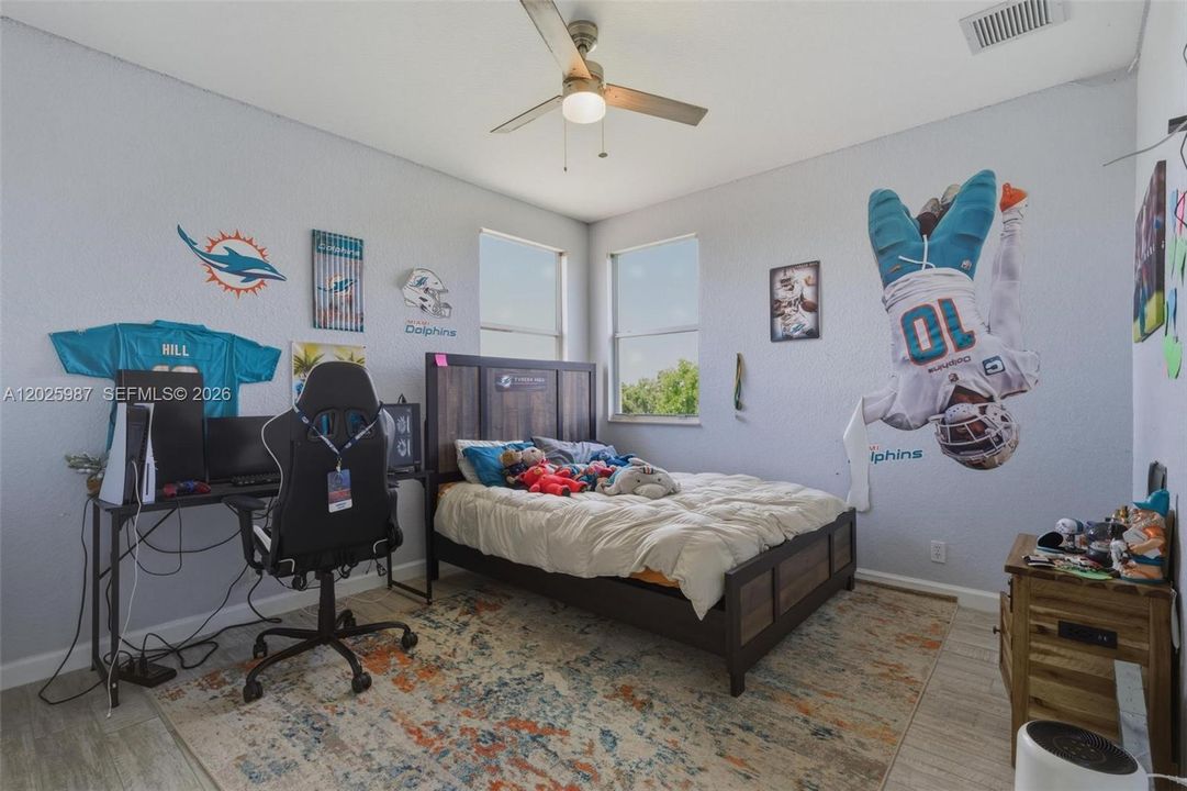 For Sale: $922,900 (4 beds, 3 baths, 2764 Square Feet)