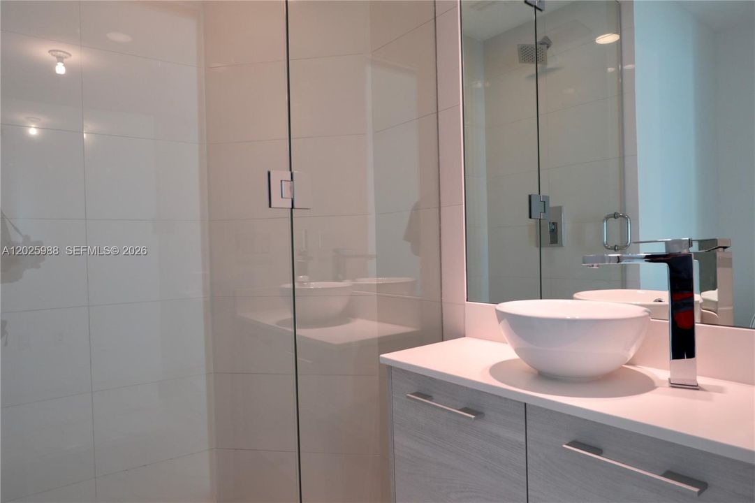 Active With Contract: $6,000 (2 beds, 3 baths, 1151 Square Feet)