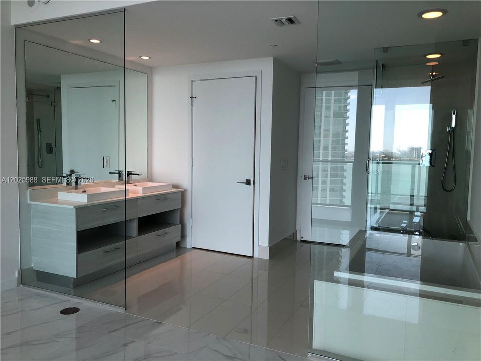 Active With Contract: $6,000 (2 beds, 3 baths, 1151 Square Feet)