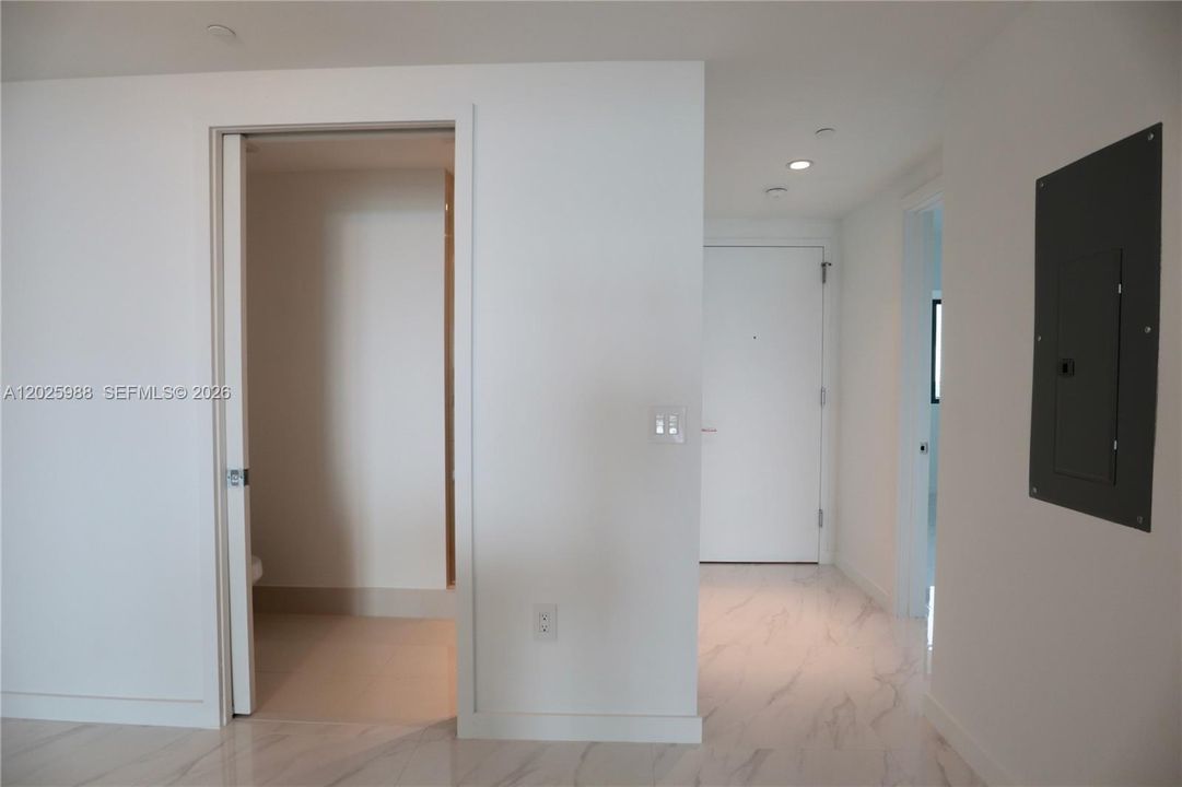 Active With Contract: $6,000 (2 beds, 3 baths, 1151 Square Feet)