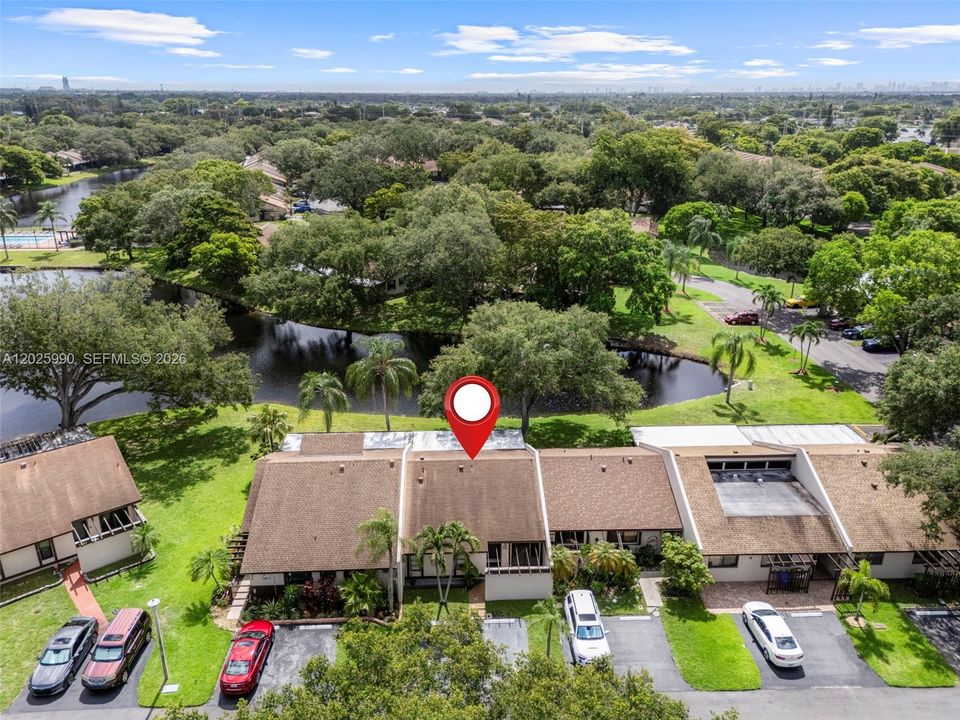 For Rent: $2,500 (2 beds, 2 baths, 1060 Square Feet)