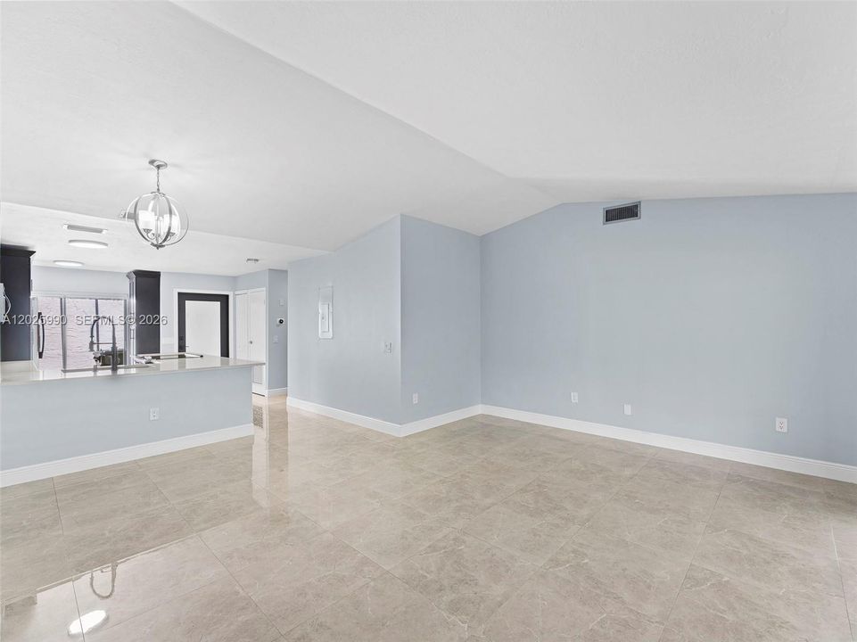 For Rent: $2,500 (2 beds, 2 baths, 1060 Square Feet)