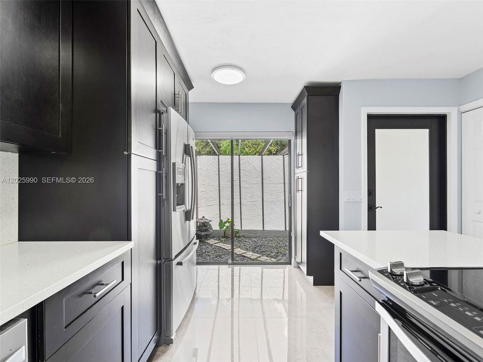 For Rent: $2,500 (2 beds, 2 baths, 1060 Square Feet)