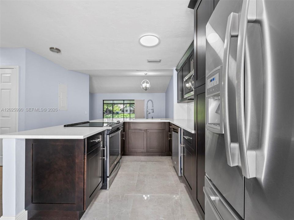 For Rent: $2,500 (2 beds, 2 baths, 1060 Square Feet)