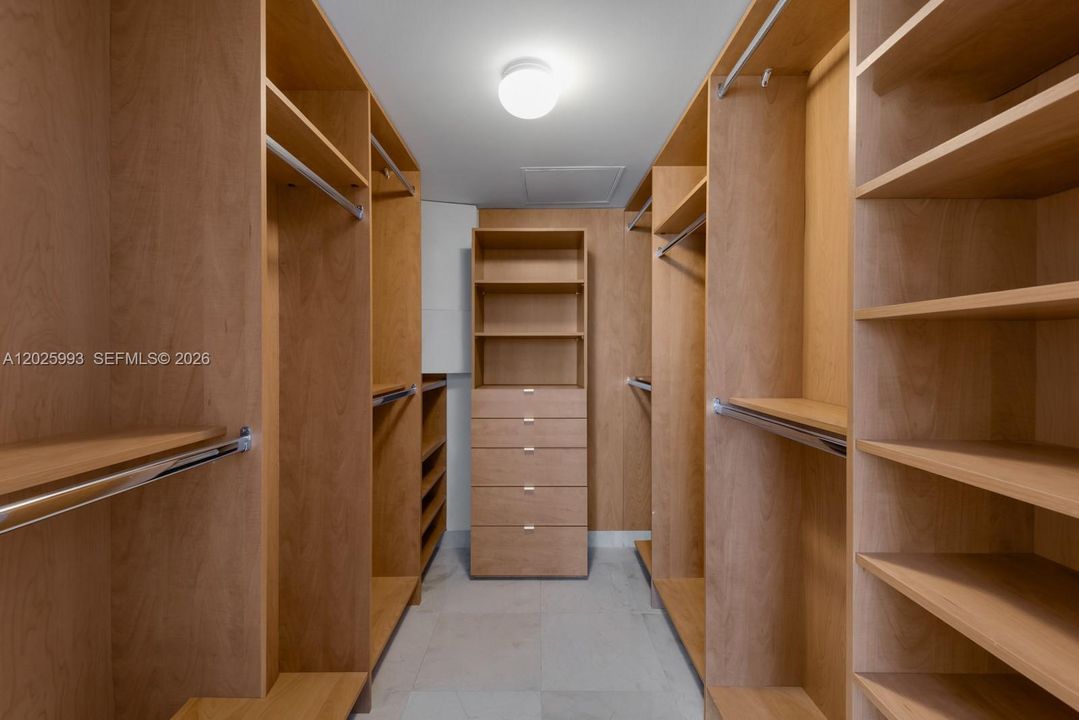 В аренду: $6,800 (1 спален, 1 ванн, 896 Квадратных фут)