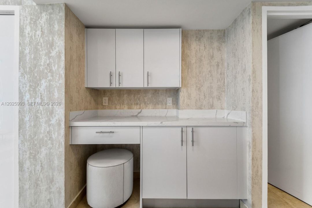 В аренду: $6,800 (1 спален, 1 ванн, 896 Квадратных фут)