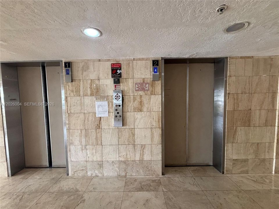 На продажу: $215,000 (2 спален, 1 ванн, 767 Квадратных фут)