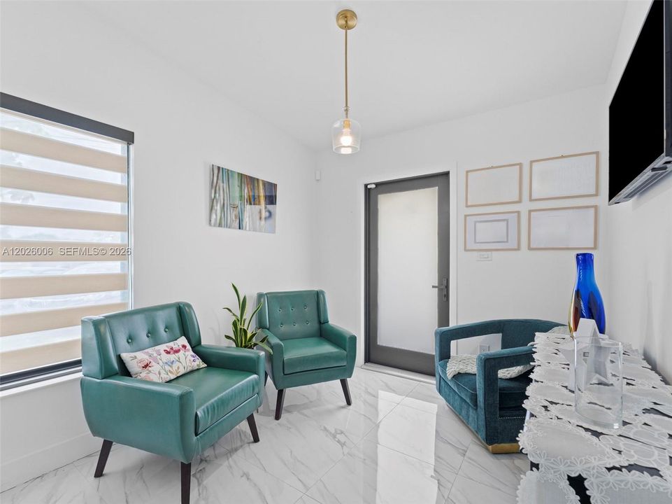 En Venta: $650,000 (2 camas, 1 baños, 808 Pies cuadrados)