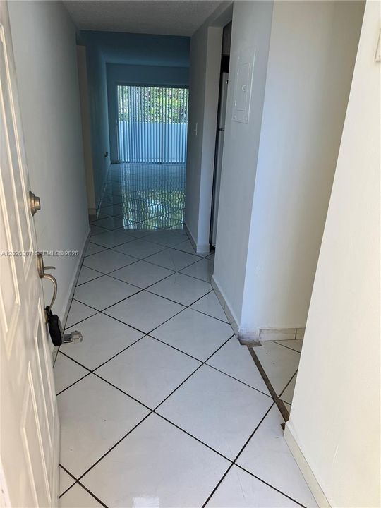 For Rent: $2,150 (2 beds, 1 baths, 834 Square Feet)