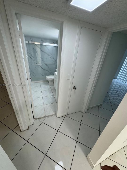 For Rent: $2,150 (2 beds, 1 baths, 834 Square Feet)