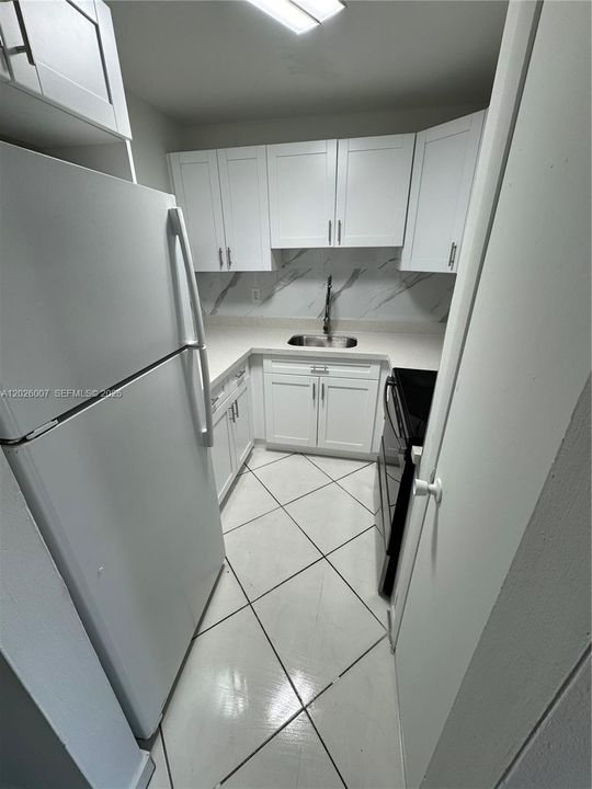 For Rent: $2,150 (2 beds, 1 baths, 834 Square Feet)