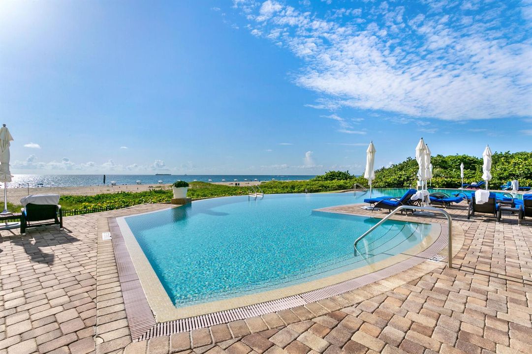 Infinity_Pool_02_web