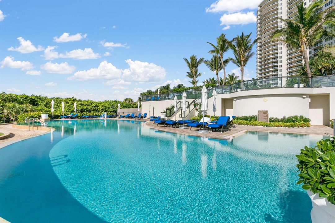 Infinity_Pool_01_web