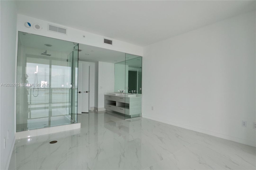 For Rent: $6,000 (2 beds, 2 baths, 1067 Square Feet)