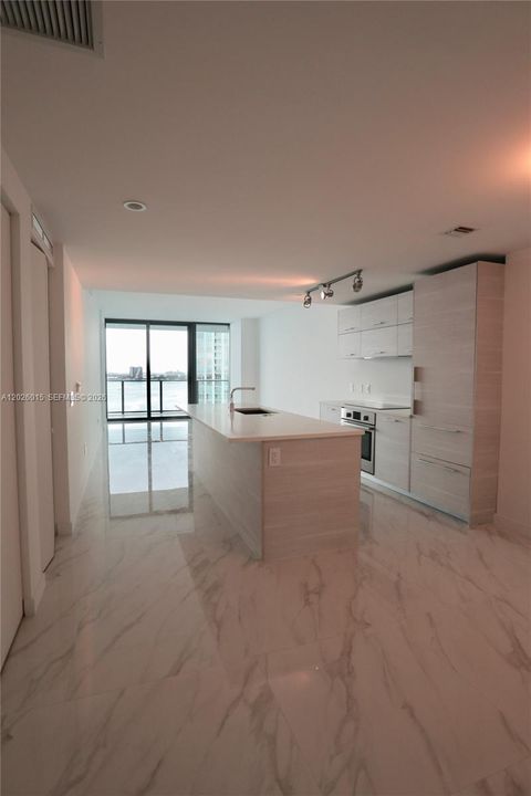 For Rent: $6,000 (2 beds, 2 baths, 1067 Square Feet)