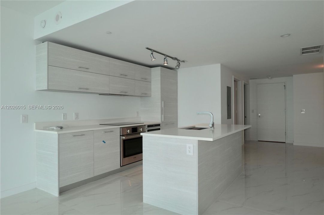 For Rent: $6,000 (2 beds, 2 baths, 1067 Square Feet)