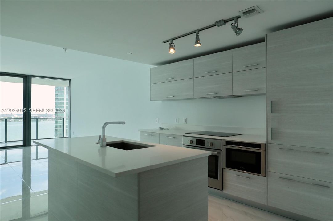 For Rent: $6,000 (2 beds, 2 baths, 1067 Square Feet)