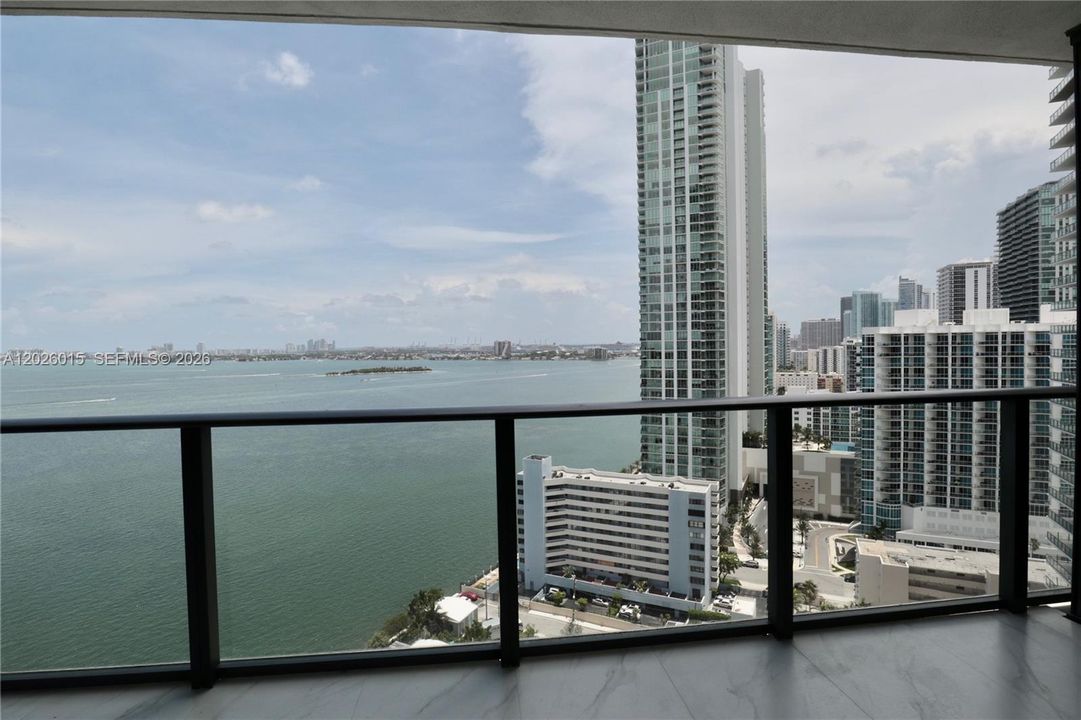 For Rent: $6,000 (2 beds, 2 baths, 1067 Square Feet)