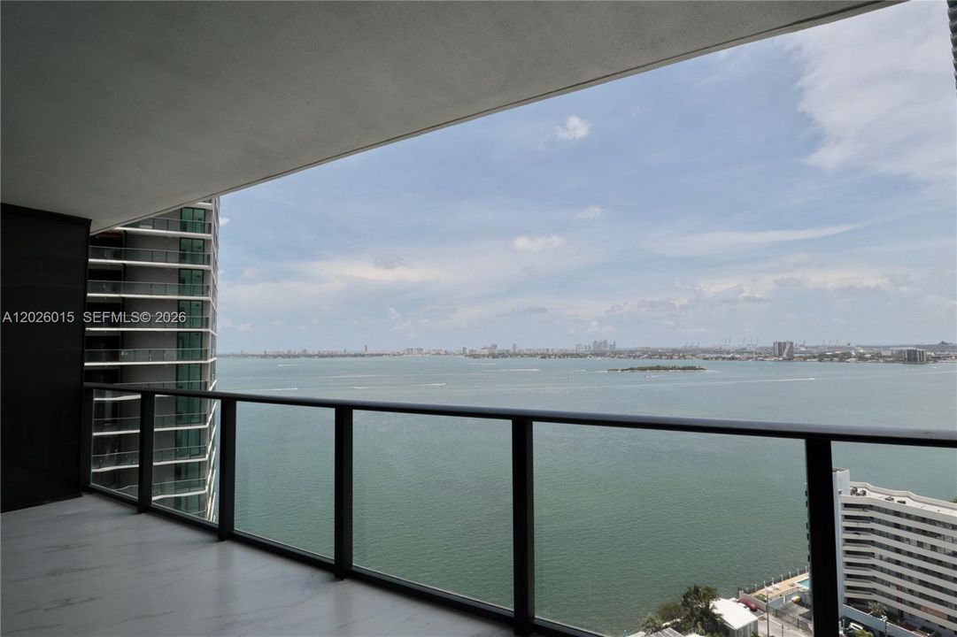 For Rent: $6,000 (2 beds, 2 baths, 1067 Square Feet)