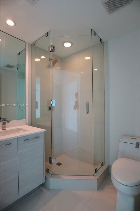 For Rent: $6,000 (2 beds, 2 baths, 1067 Square Feet)