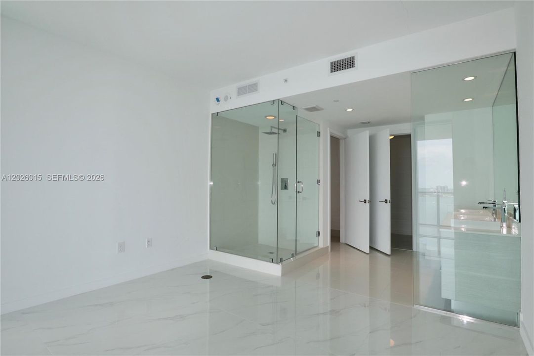 For Rent: $6,000 (2 beds, 2 baths, 1067 Square Feet)