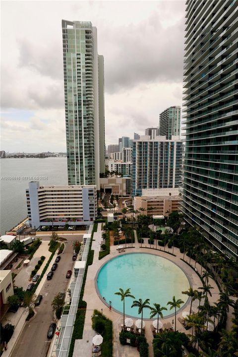For Rent: $6,000 (2 beds, 2 baths, 1067 Square Feet)