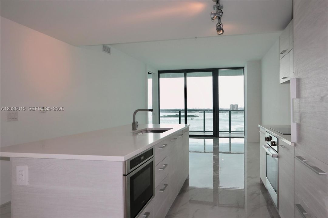 For Rent: $6,000 (2 beds, 2 baths, 1067 Square Feet)