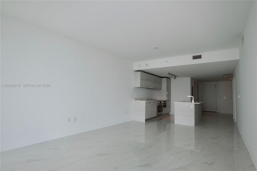 For Rent: $6,000 (2 beds, 2 baths, 1067 Square Feet)