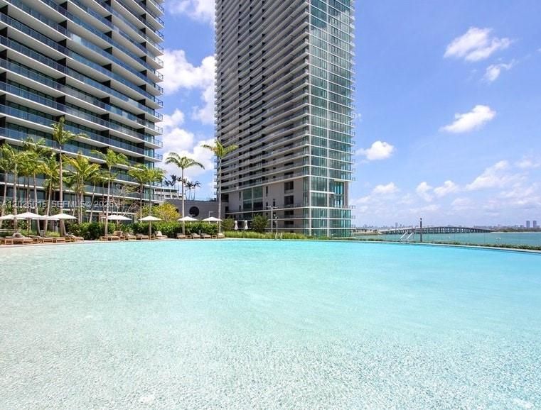 For Rent: $6,000 (2 beds, 2 baths, 1067 Square Feet)
